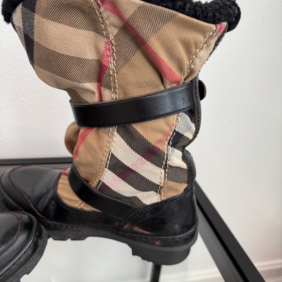 Burberry House Check Shearling Roscemmbra Snow Boots size 37 / 7 - Picture 14 of 16
